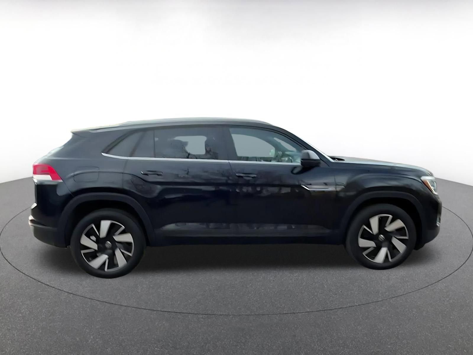 Used 2025 Volkswagen Atlas Cross Sport SE image 16