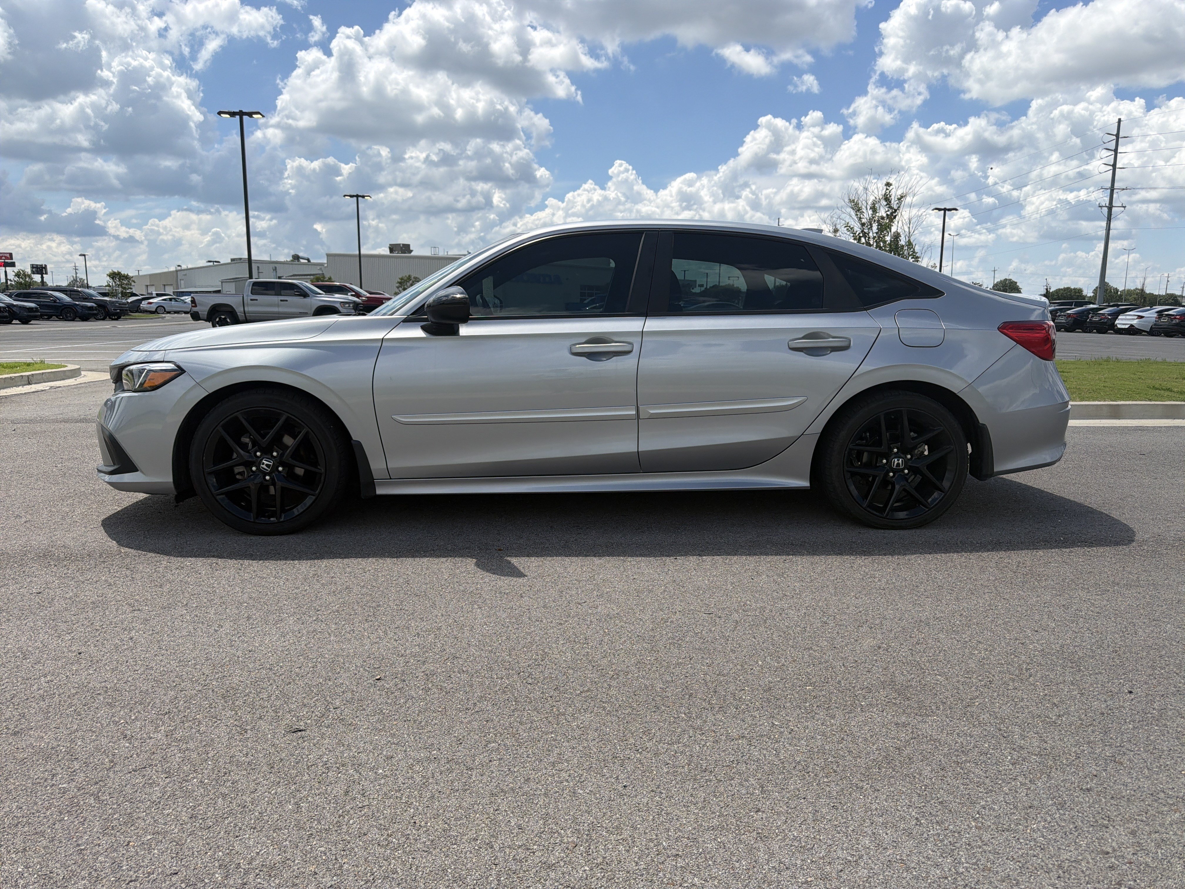 Used 2022 Honda Civic Sport image 2