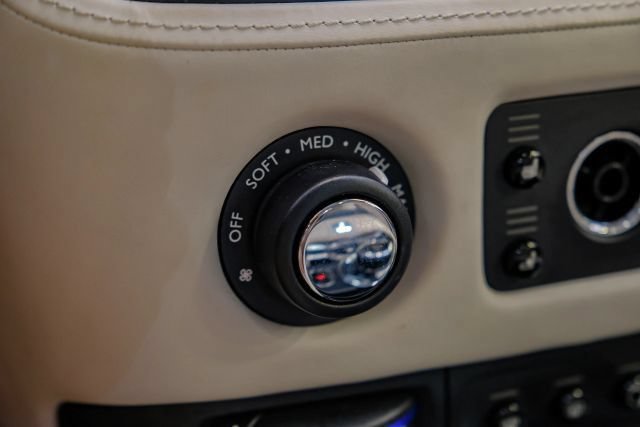 Used 2017 Rolls-Royce Wraith RWD image 38