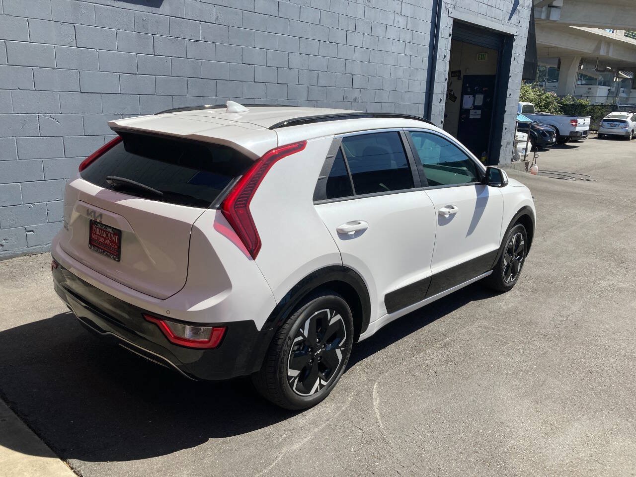 Used 2024 Kia Niro Wind w/ Wind Preserve Package FWD image 3