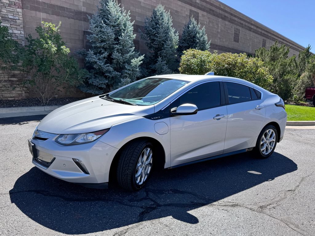 Used 2017 Chevrolet Volt Premier w/ Driver Confidence Package FWD image 4