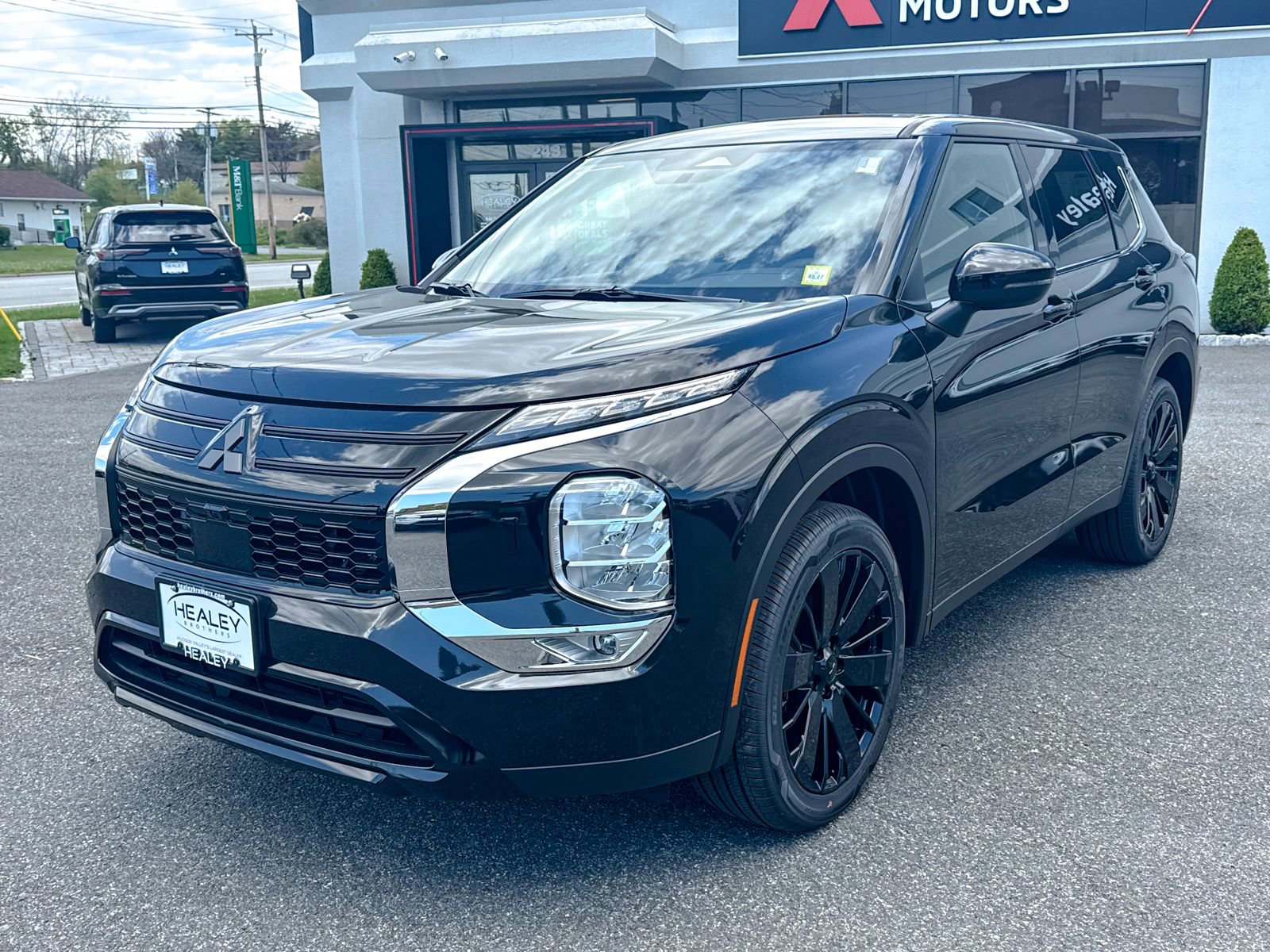 New 2026 Mitsubishi Outlander AWD image 3