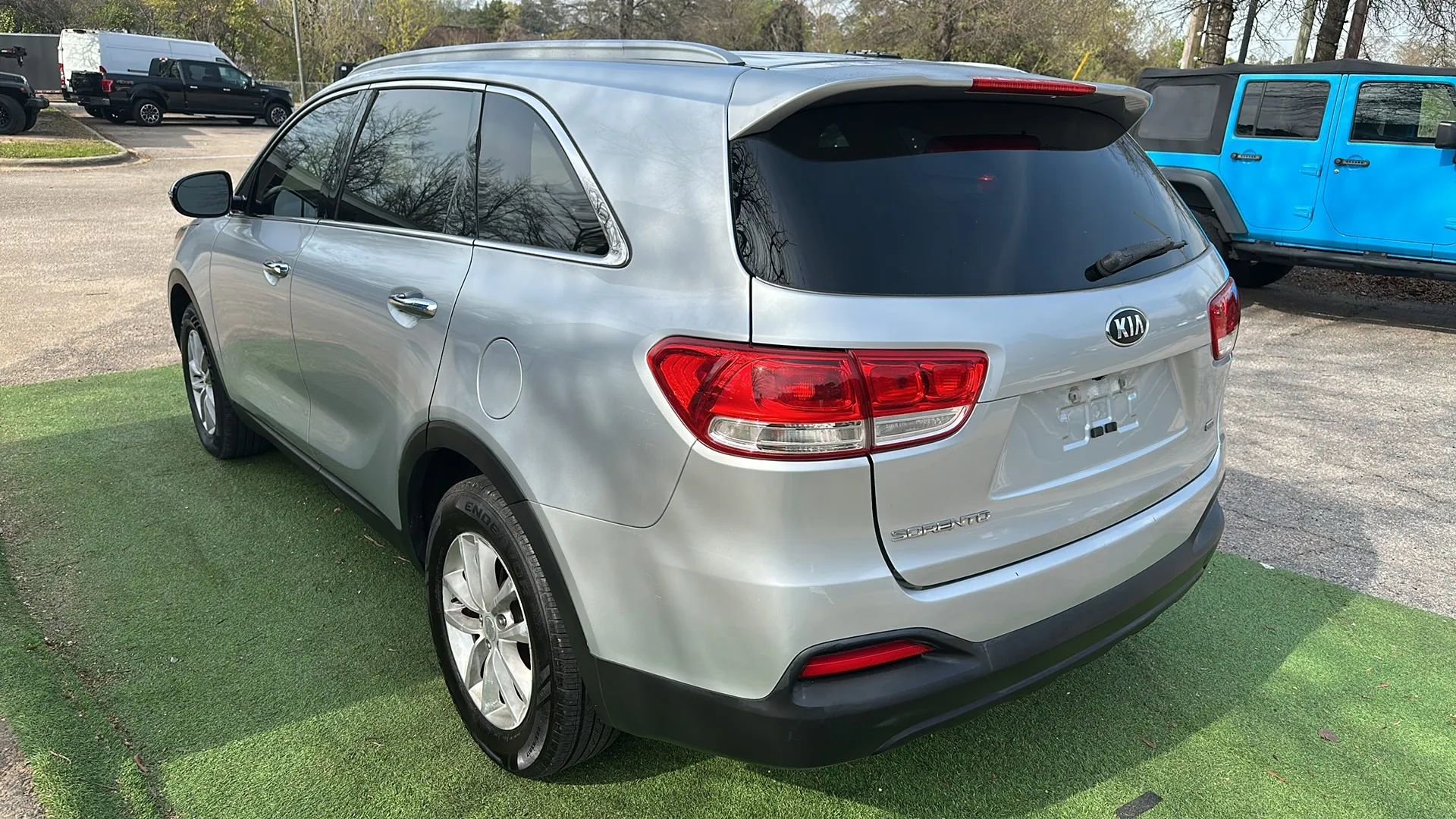 Used 2016 Kia Sorento LX image 6