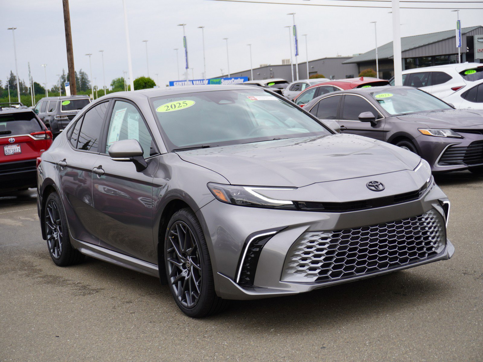 Used 2025 Toyota Camry XSE FWD image 1