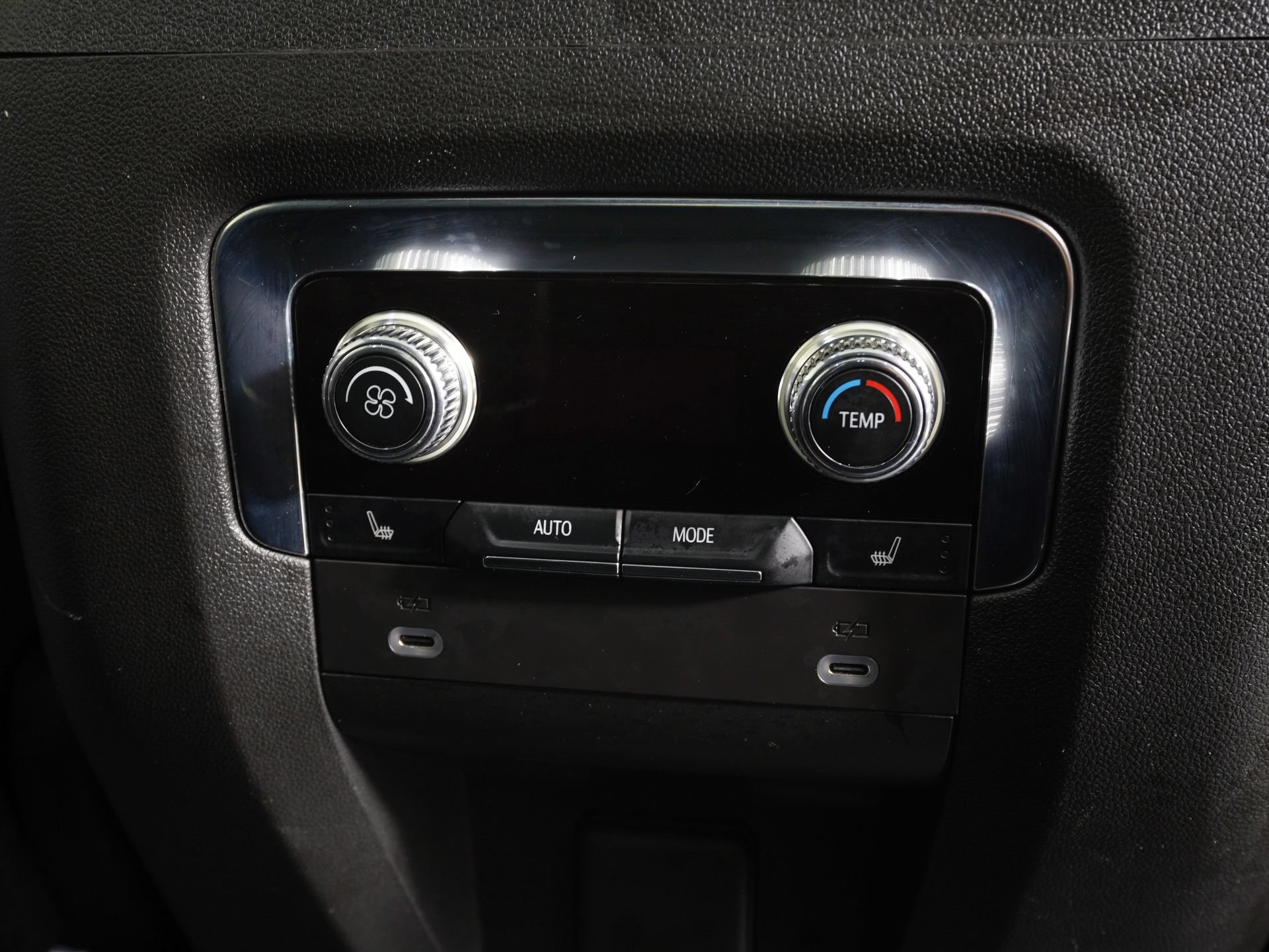 Used 2022 GMC Yukon Denali RWD image 10