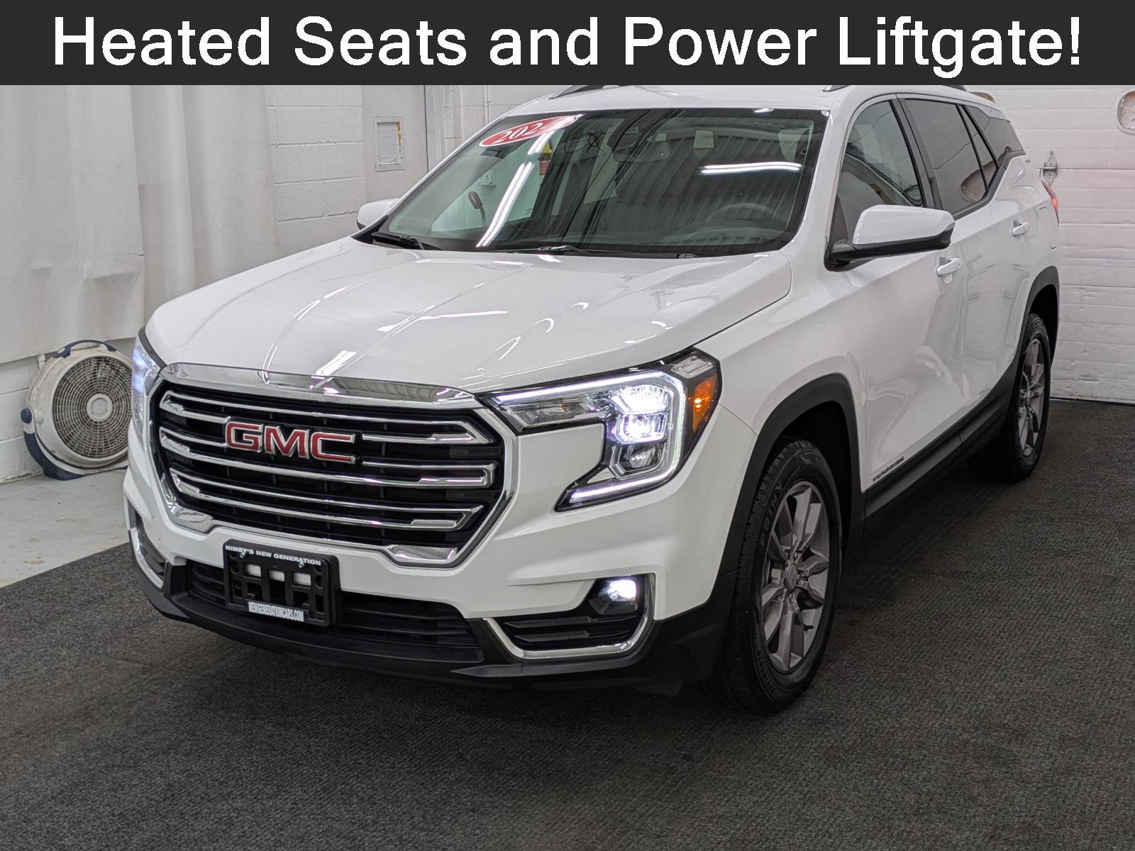 Used 2024 GMC Terrain SLT image 1