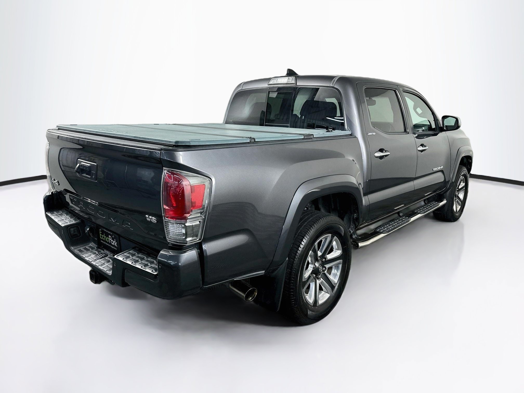 Used 2017 Toyota Tacoma Limited w/ Tow Package AWD/4WD image 9