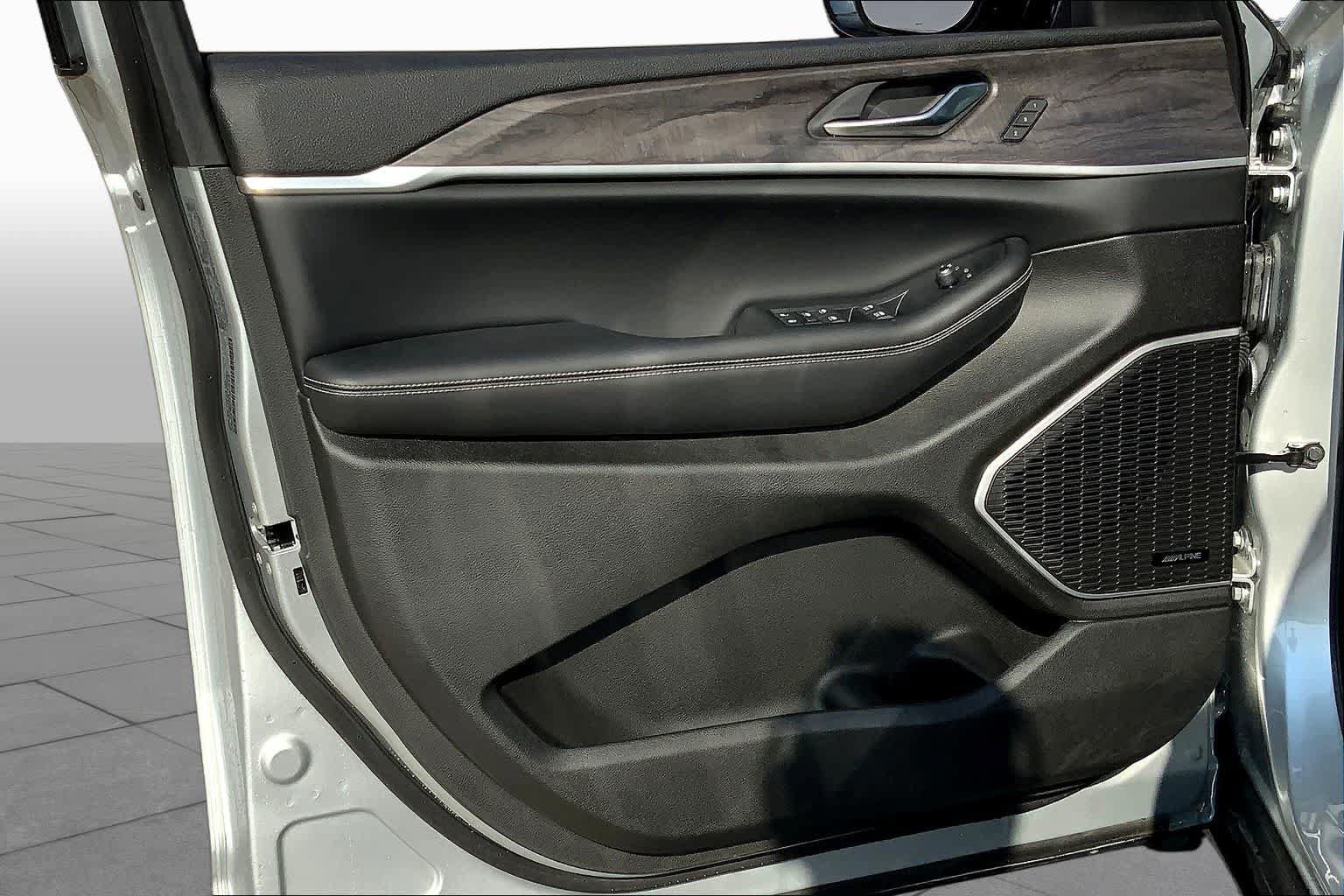 New 2023 Jeep Grand Cherokee 4WD 4xe image 10