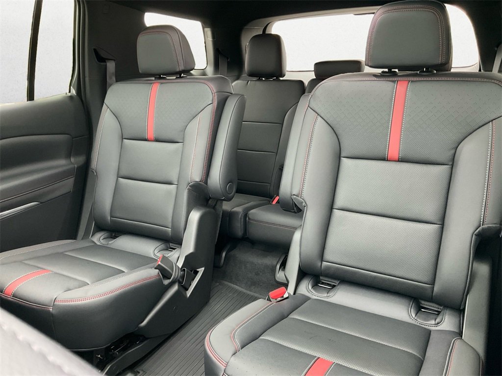 New 2026 Chevrolet Traverse RS w/ LPO, Floor Liner Package image 9