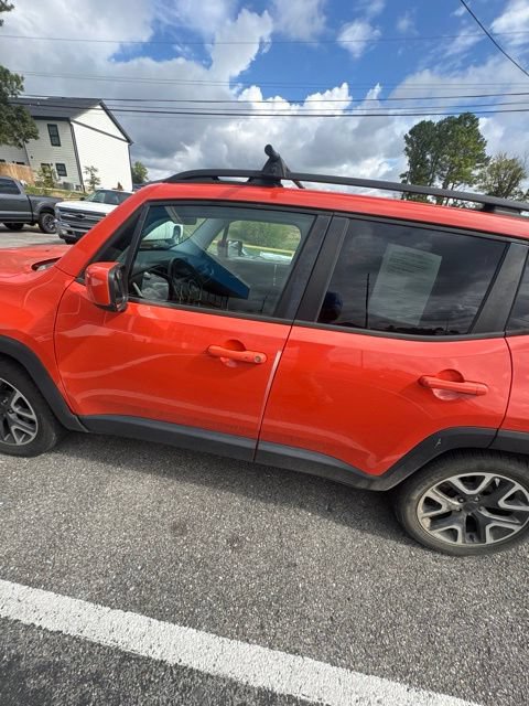 Used 2016 Jeep Renegade Latitude FWD image 46
