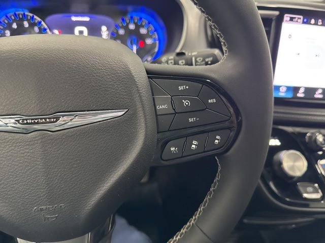 Used 2023 Chrysler Pacifica Touring-L w/ S Appearance Package image 37