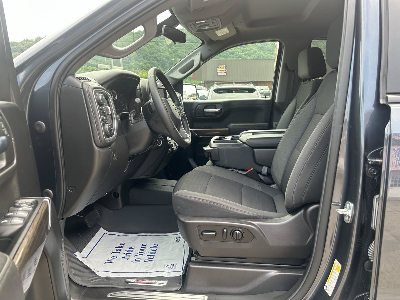 Used 2022 Chevrolet Silverado 1500 LT AWD/4WD image 14