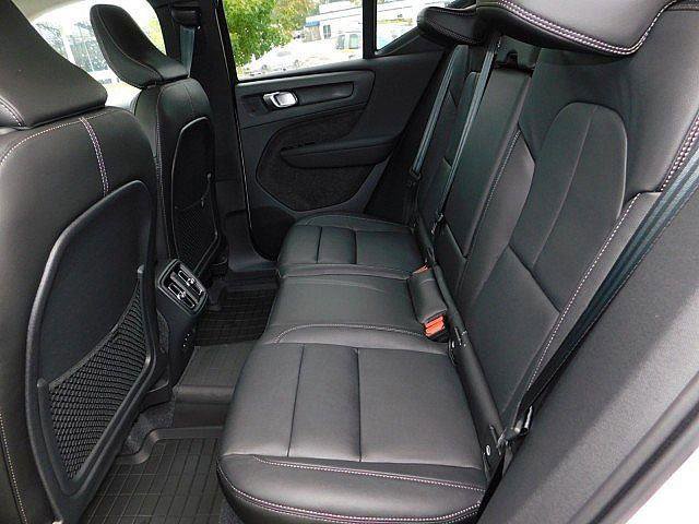 New 2026 Volvo XC40 B5 Ultra w/ Climate Package AWD/4WD image 13