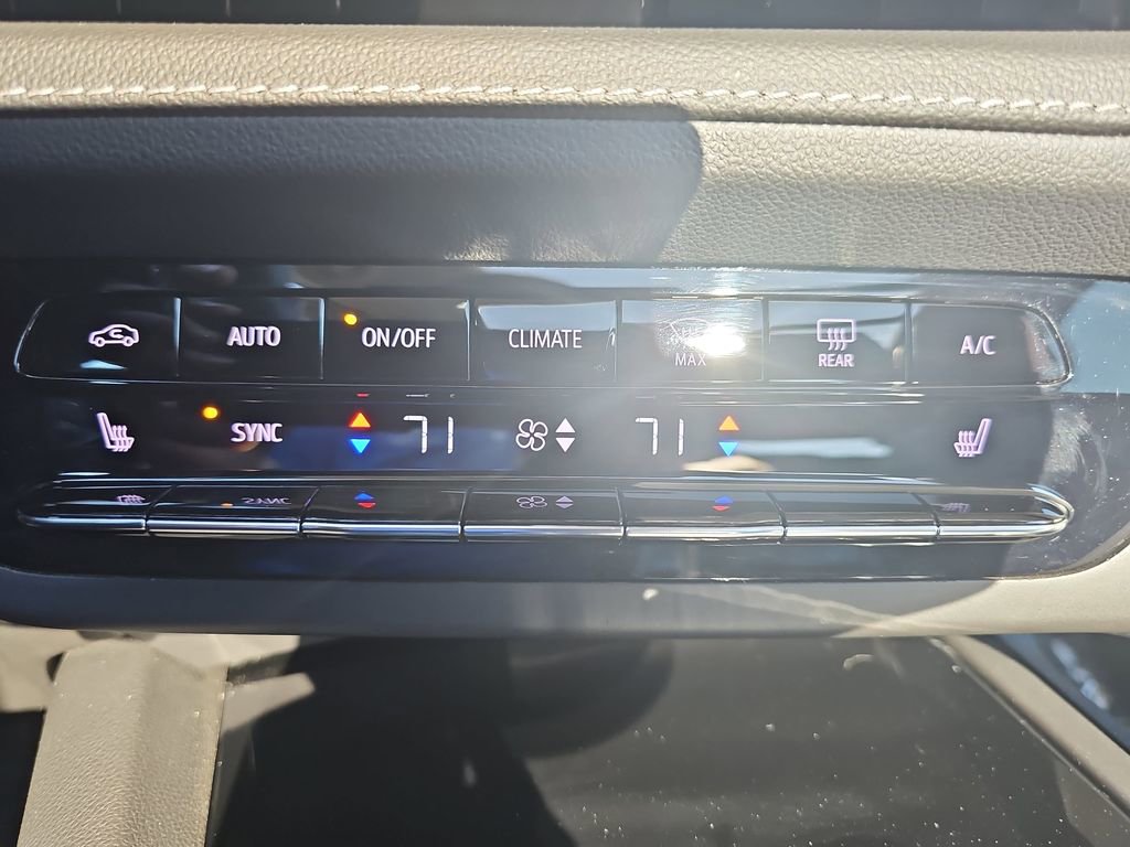 Certified 2021 Buick Envision Essence w/ Technology Package I AWD/4WD image 26