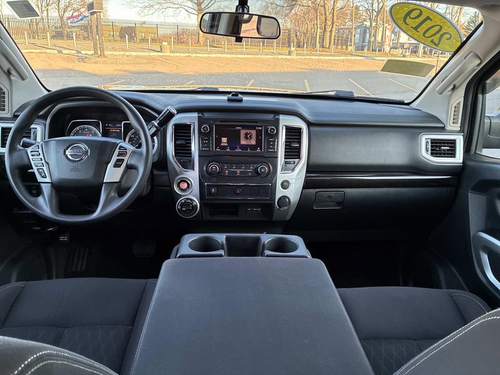 Used 2019 Nissan Titan SV image 16