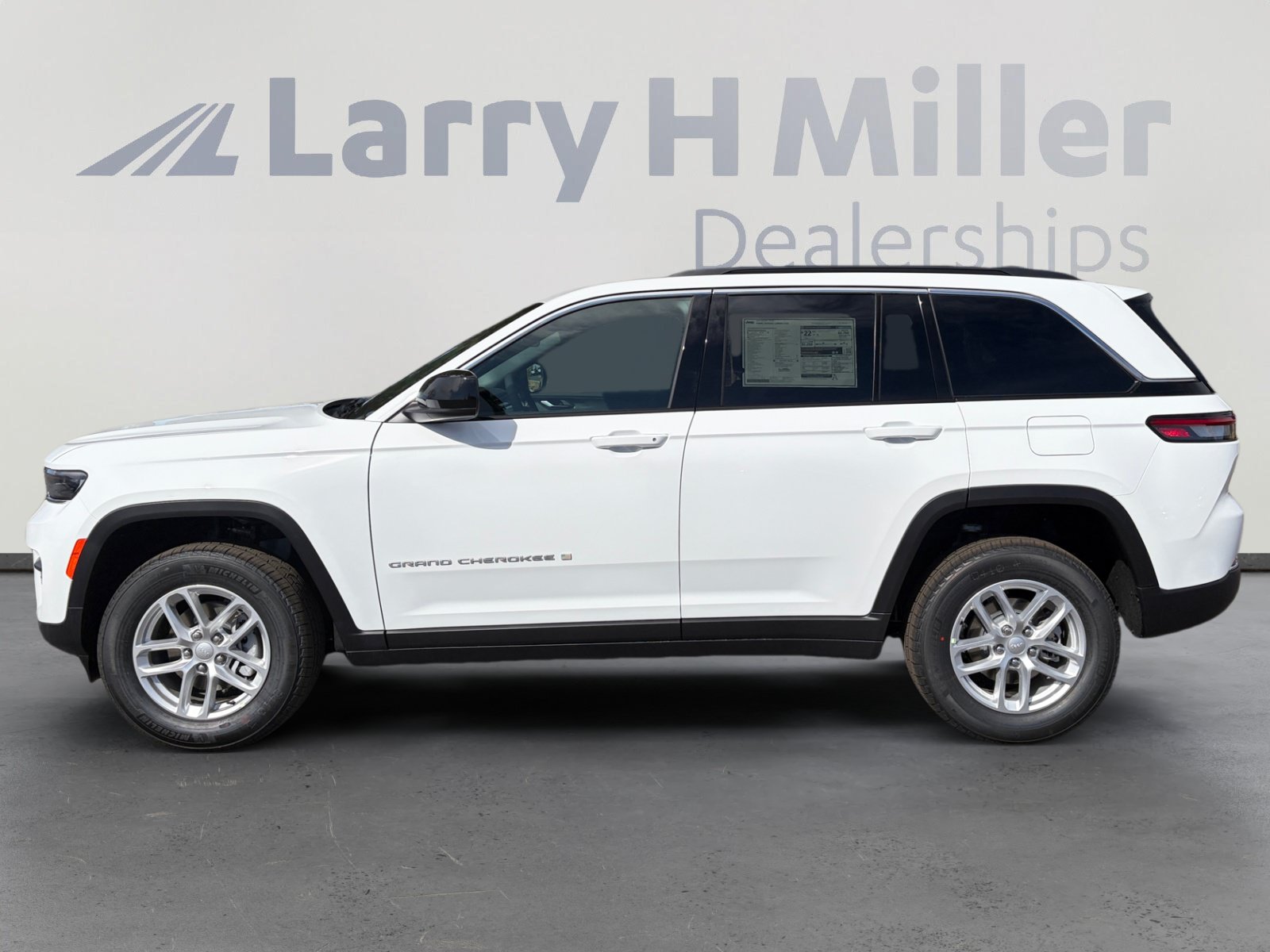 New 2026 Jeep Grand Cherokee Laredo X AWD/4WD image 2