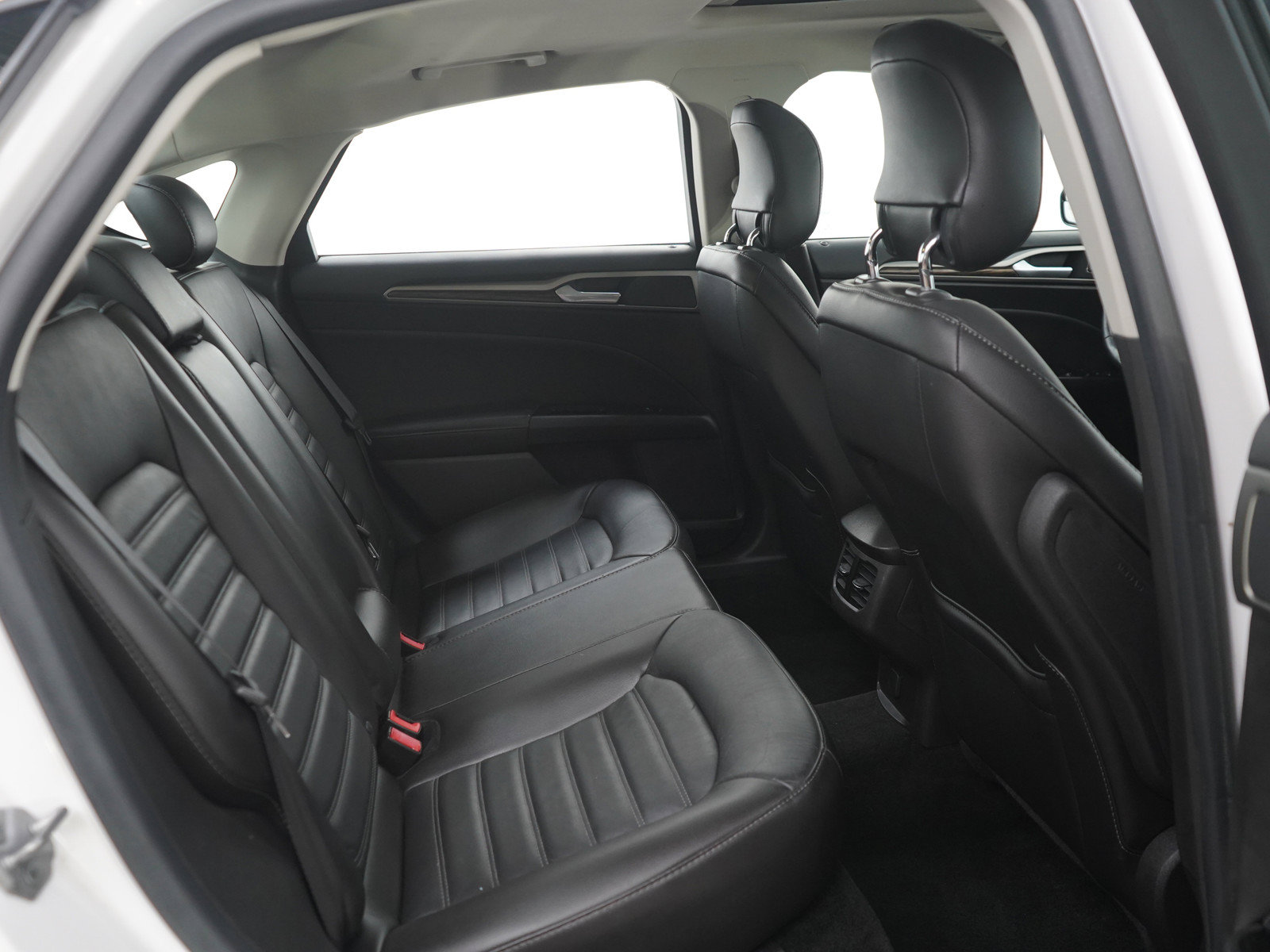 Used 2014 Ford Fusion SE w/ Equipment Group 202A FWD image 12