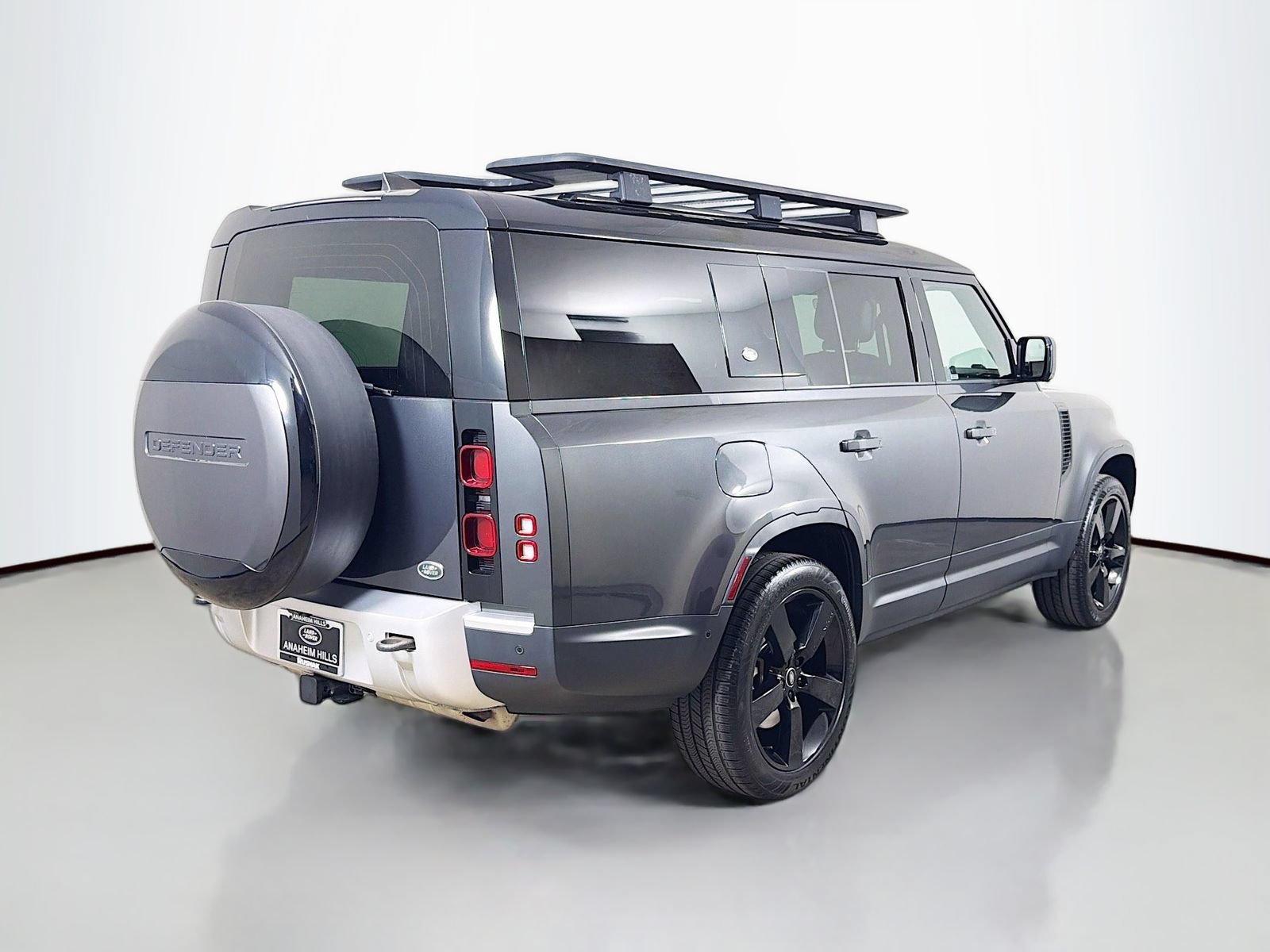 Certified 2023 Land Rover Defender 130 SE AWD/4WD image 5