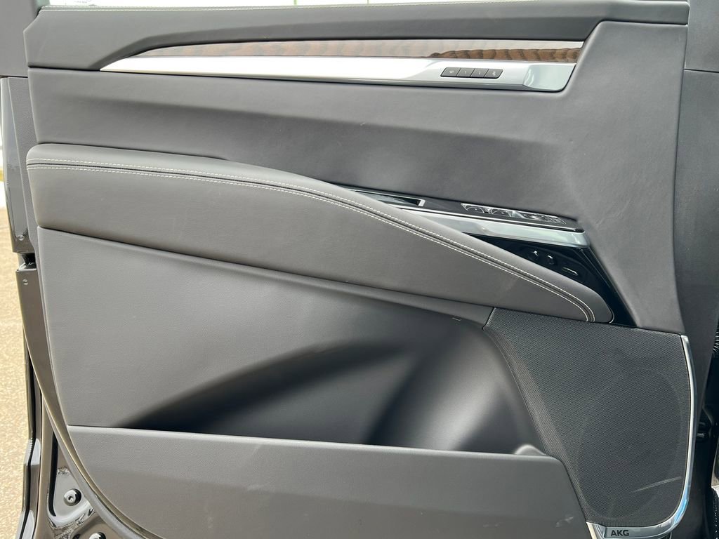 New 2026 Cadillac Escalade Platinum Sport w/ LPO, ONYX Package image 17