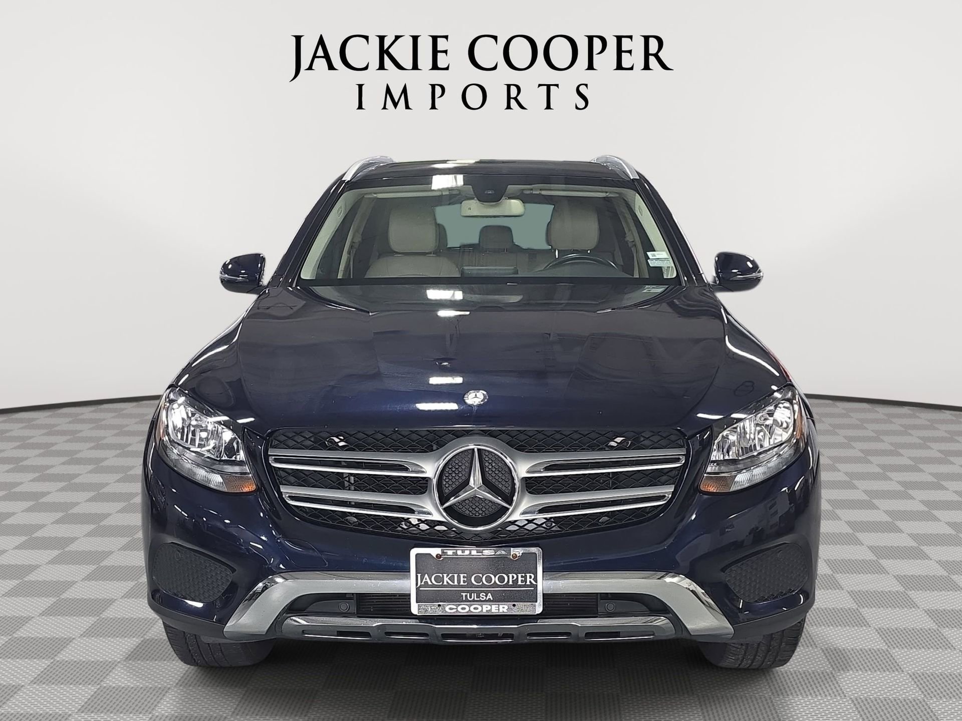 Used 2017 Mercedes-Benz GLC 300 4MATIC image 2