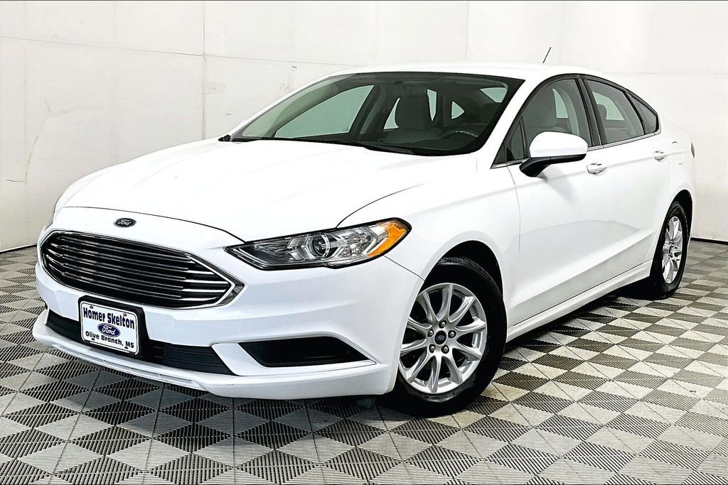 Used 2018 Ford Fusion S image 2