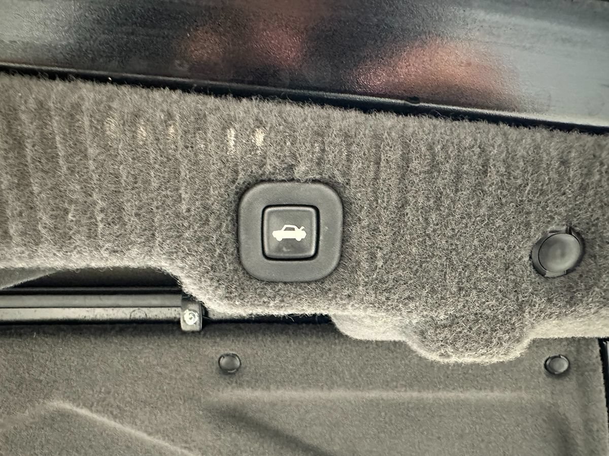 Used 2009 Cadillac XLR V RWD image 13