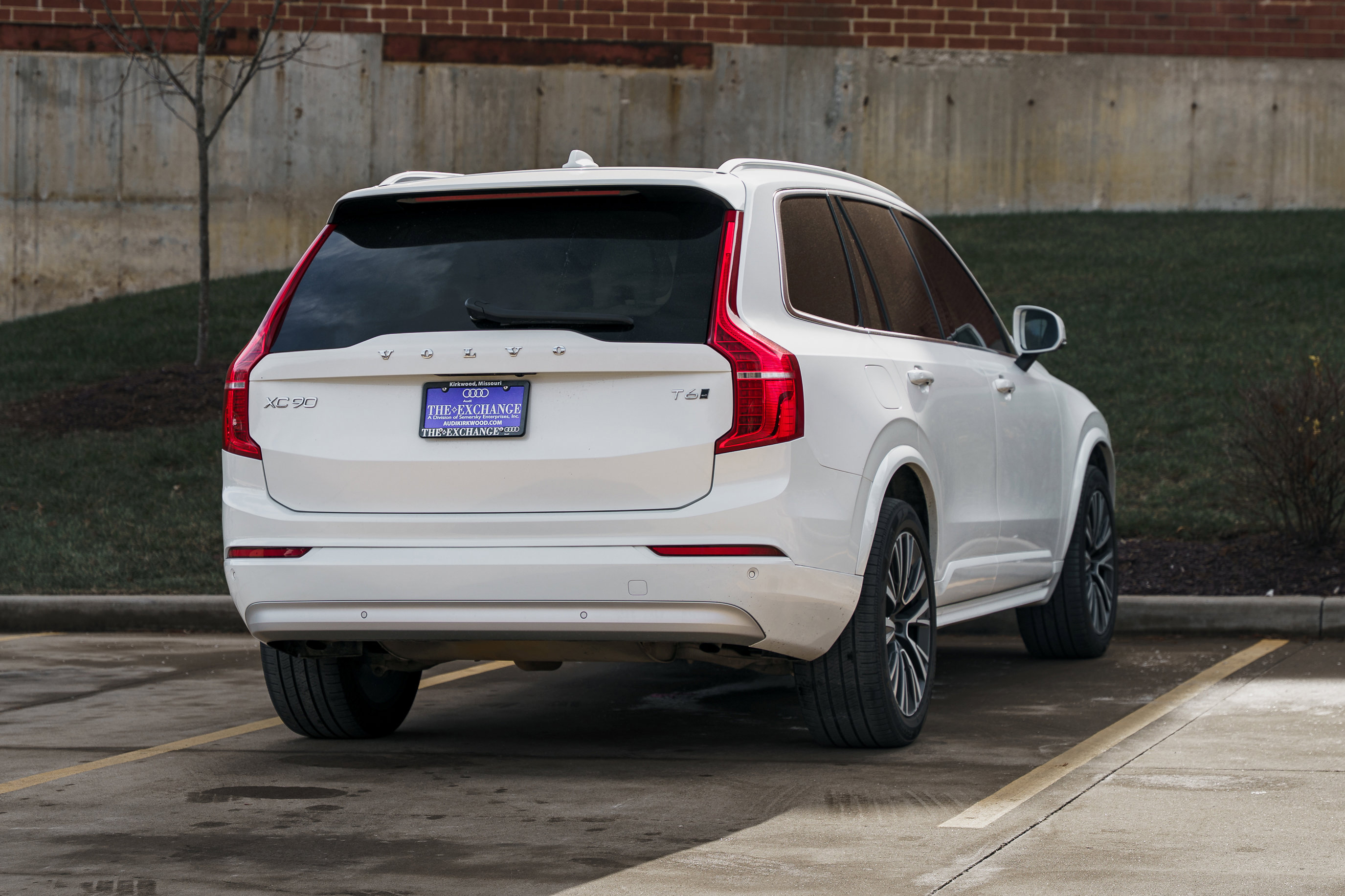 Used 2022 Volvo XC90 T6 Momentum w/ Advanced Package image 4