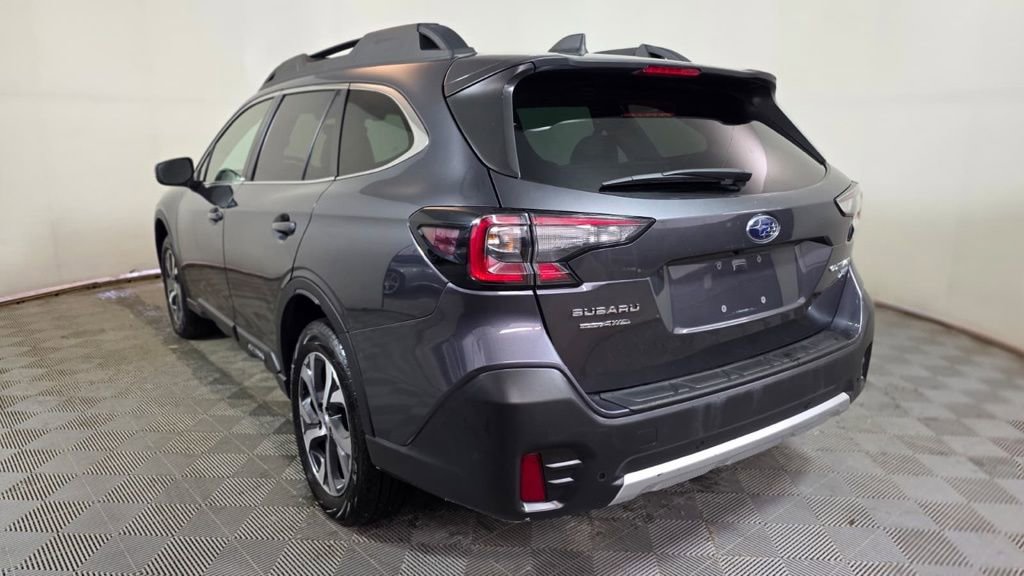 Used 2022 Subaru Outback Limited XT image 4