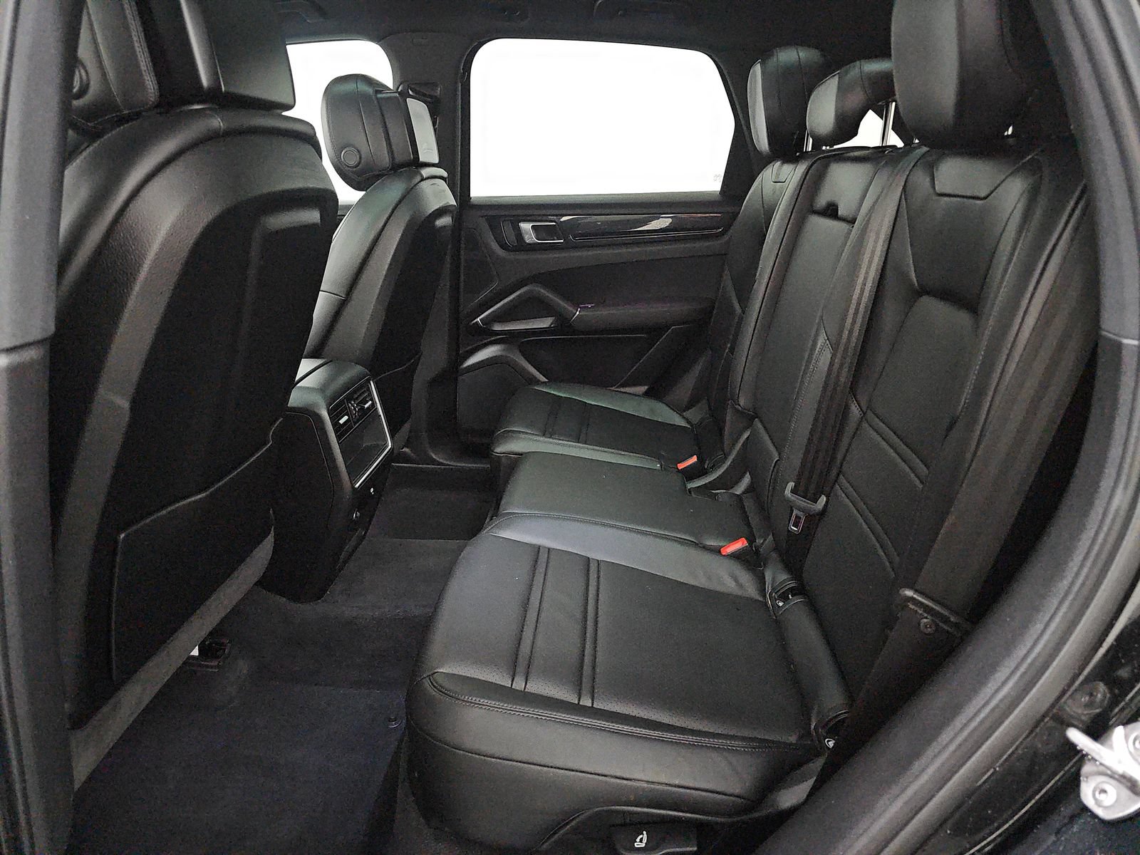 Used 2023 Porsche Cayenne AWD/4WD image 16