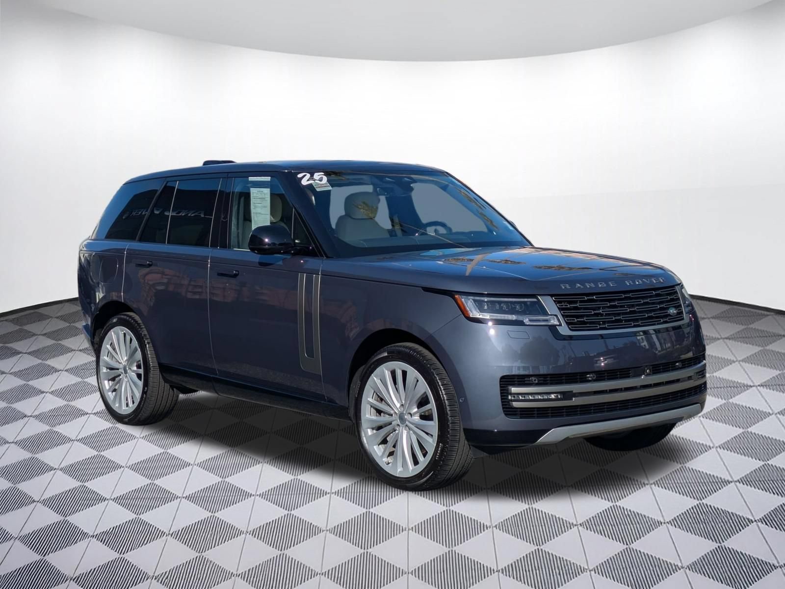 Used 2025 Land Rover Range Rover SE AWD/4WD image 7