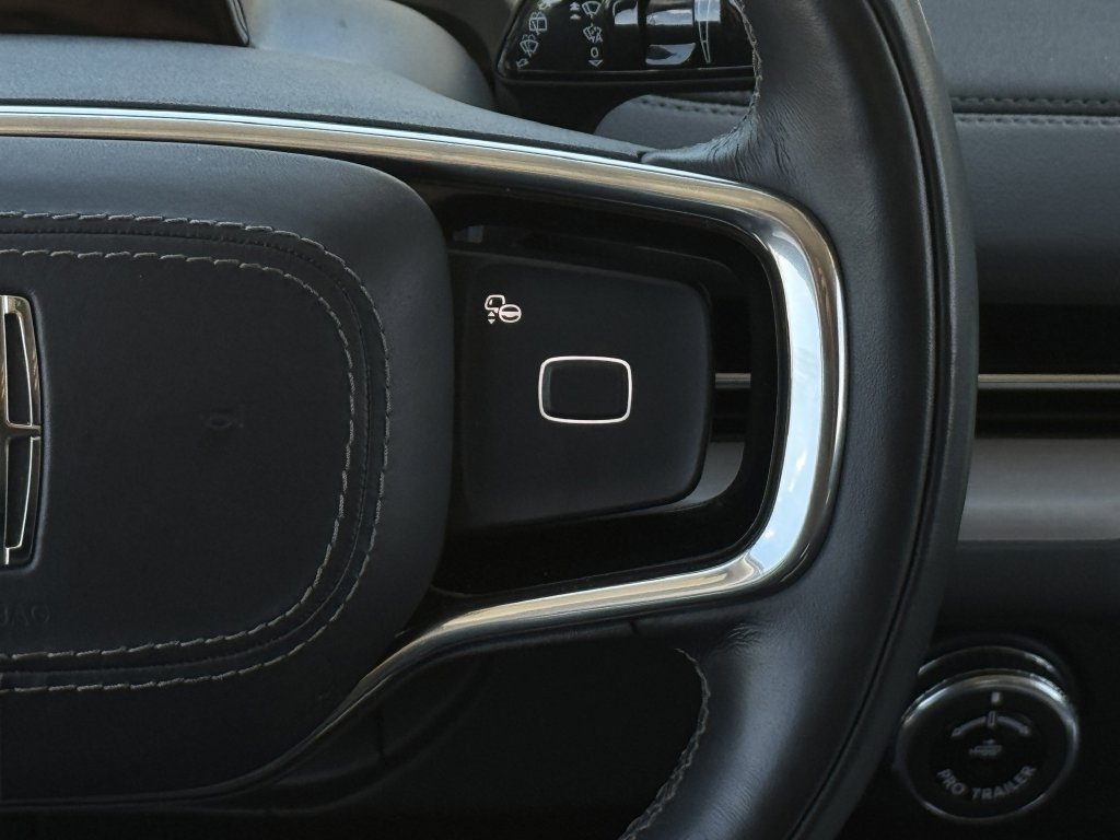 Used 2025 Lincoln Navigator Reserve AWD/4WD image 14
