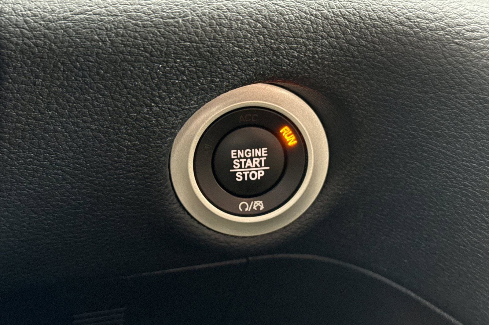 Used 2017 Chrysler Pacifica Limited w/ UConnect Theater Package FWD image 25