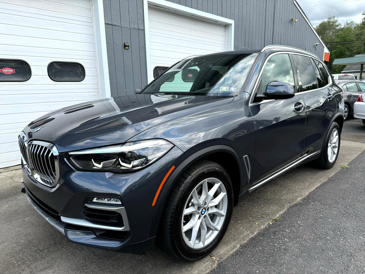 Used 2021 BMW X5 xDrive40i w/ Convenience Package image 1