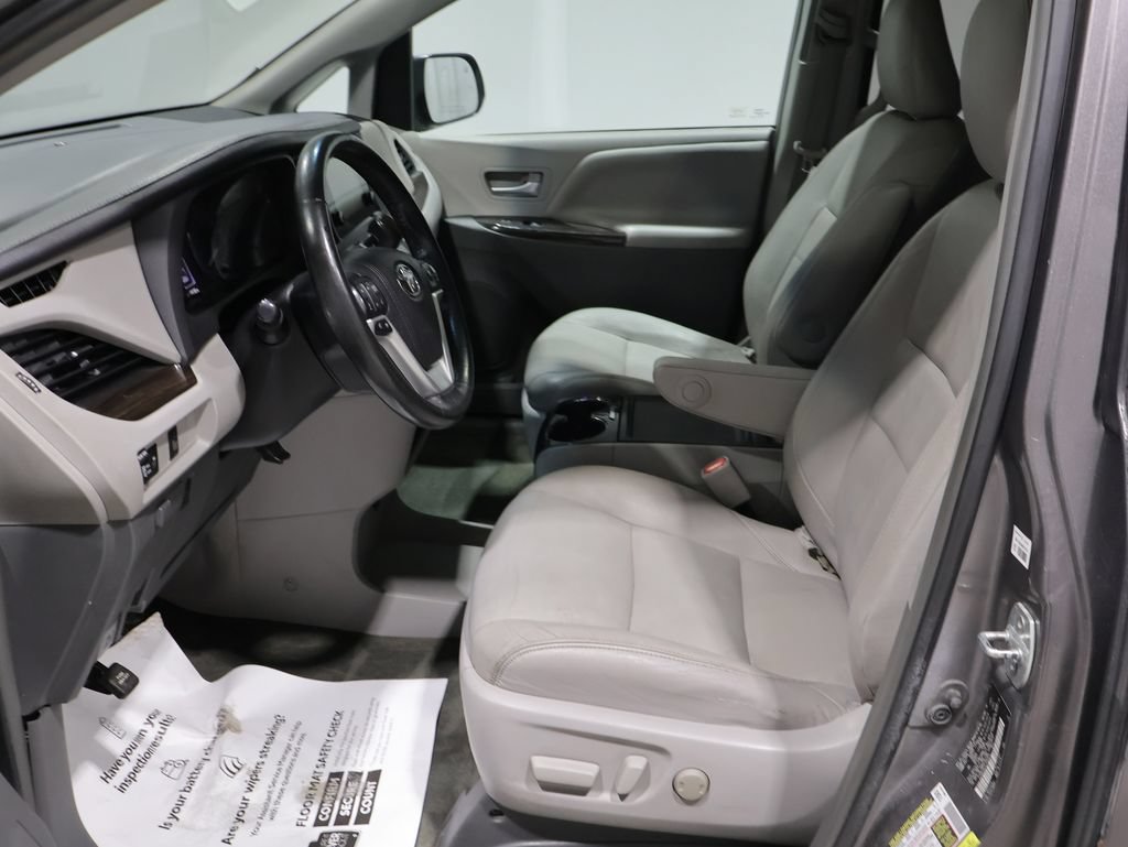 Used 2015 Toyota Sienna XLE AWD/4WD image 11