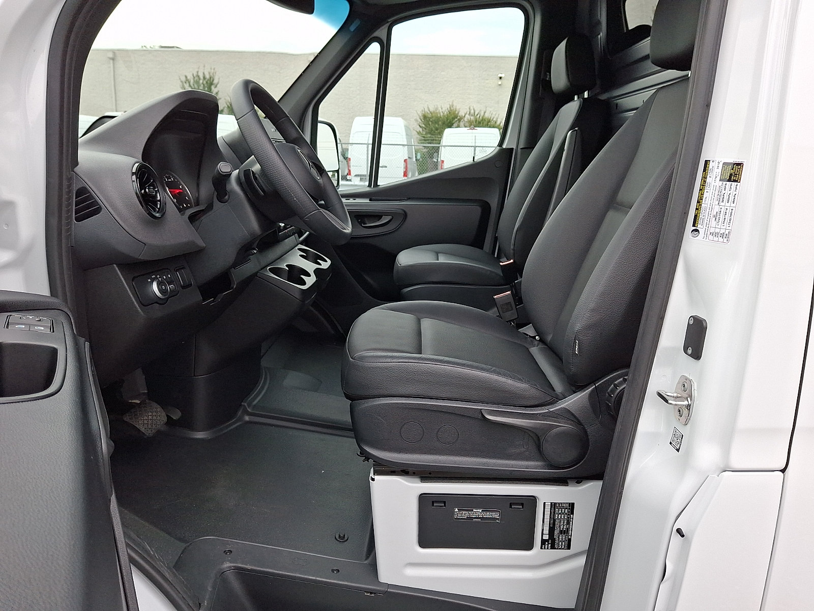 Used 2025 Mercedes-Benz Sprinter 2500 image 15