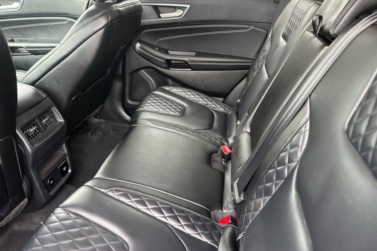 Used 2024 Ford Edge Titanium image 12