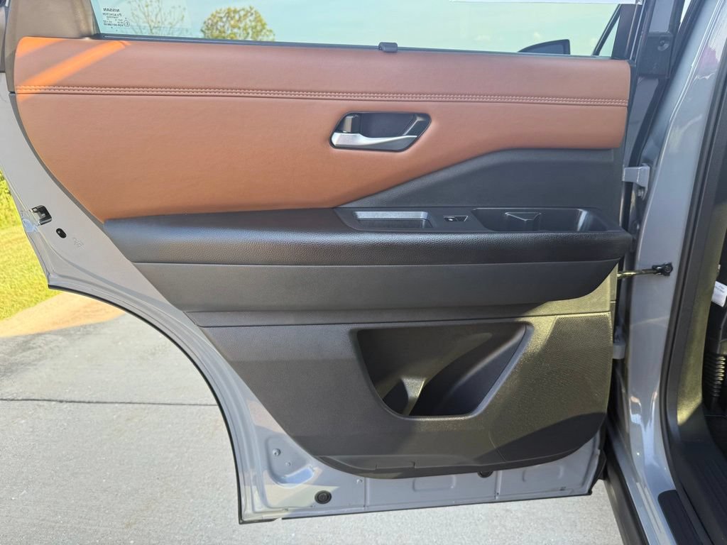 Used 2025 Nissan Pathfinder Platinum w/ Cargo Package AWD/4WD image 14