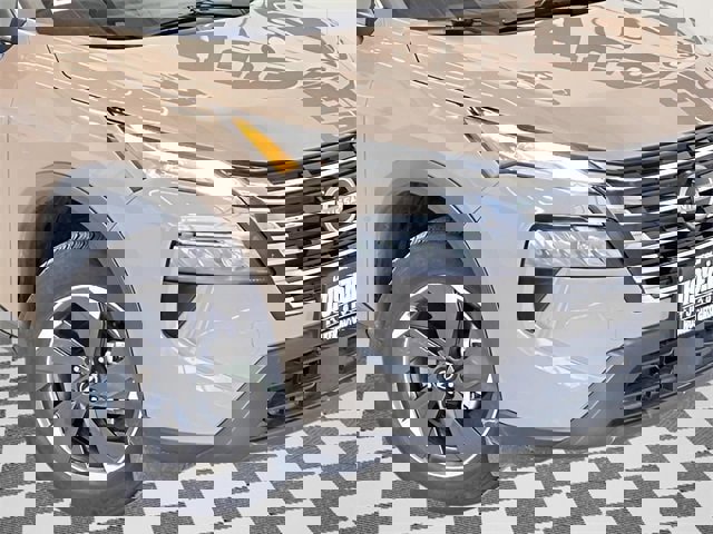 Used 2025 Nissan Rogue SV image 25