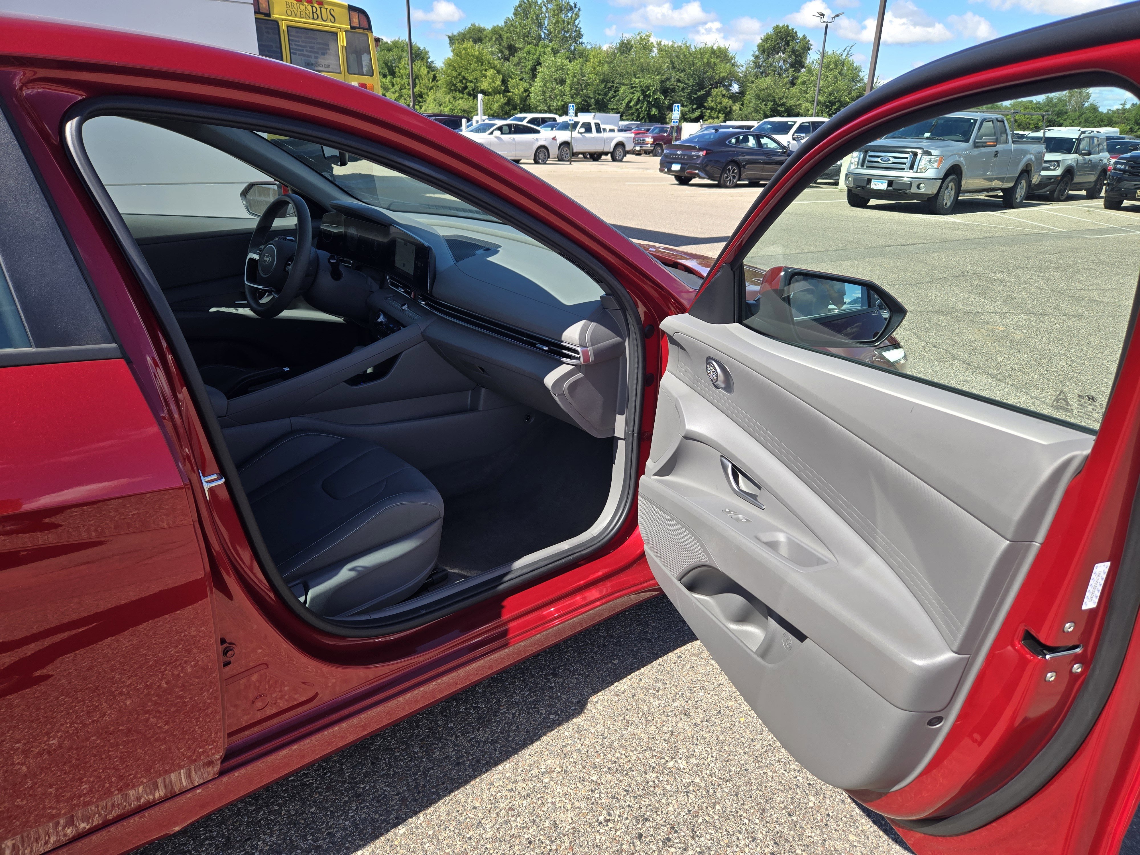 Used 2024 Hyundai Elantra SEL image 15