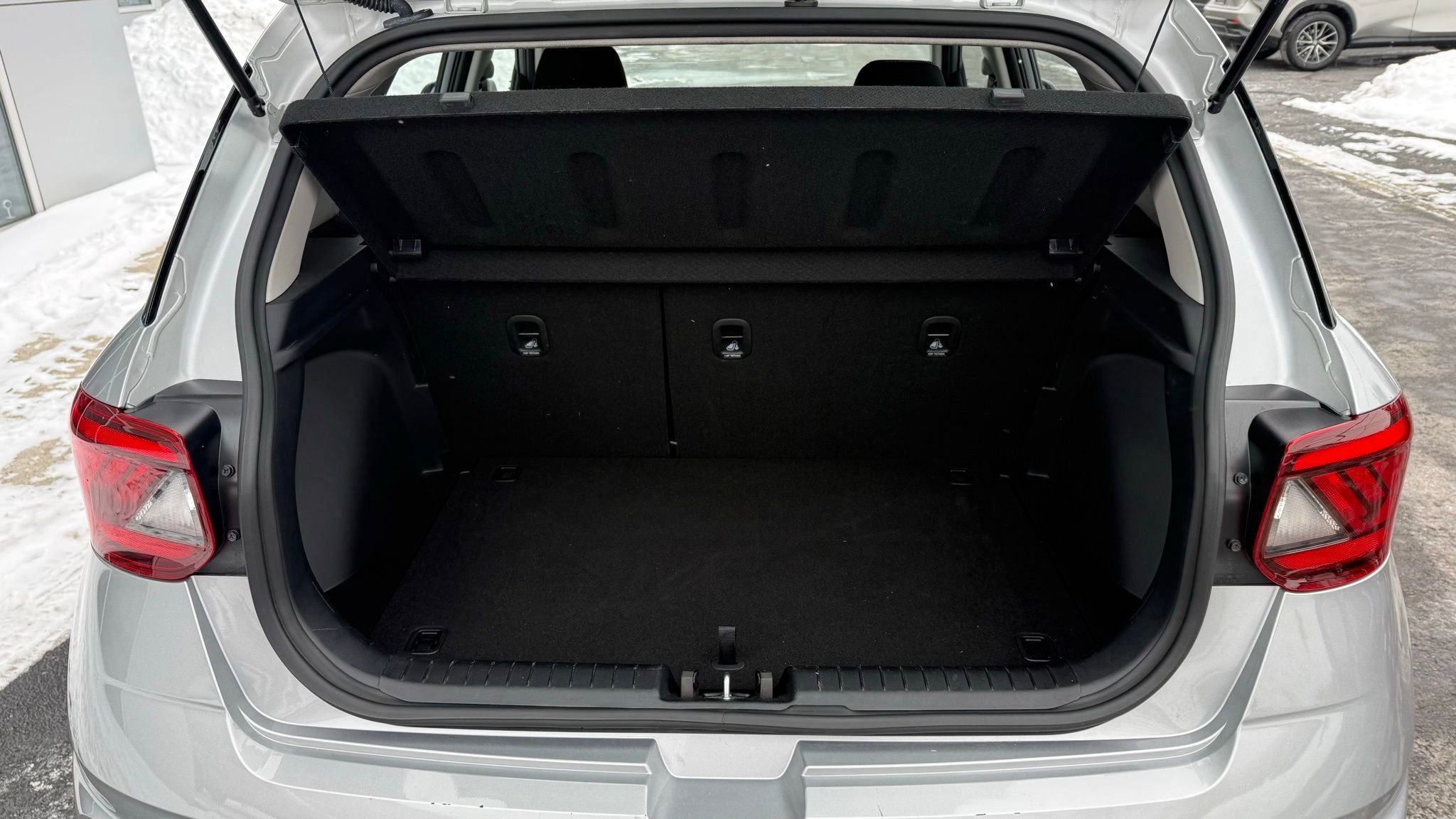 Used 2025 Hyundai Venue SEL image 16