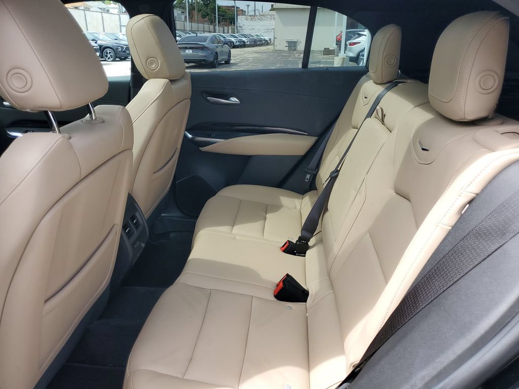Certified 2024 Cadillac XT4 Luxury w/ Cold Weather Package AWD/4WD image 10