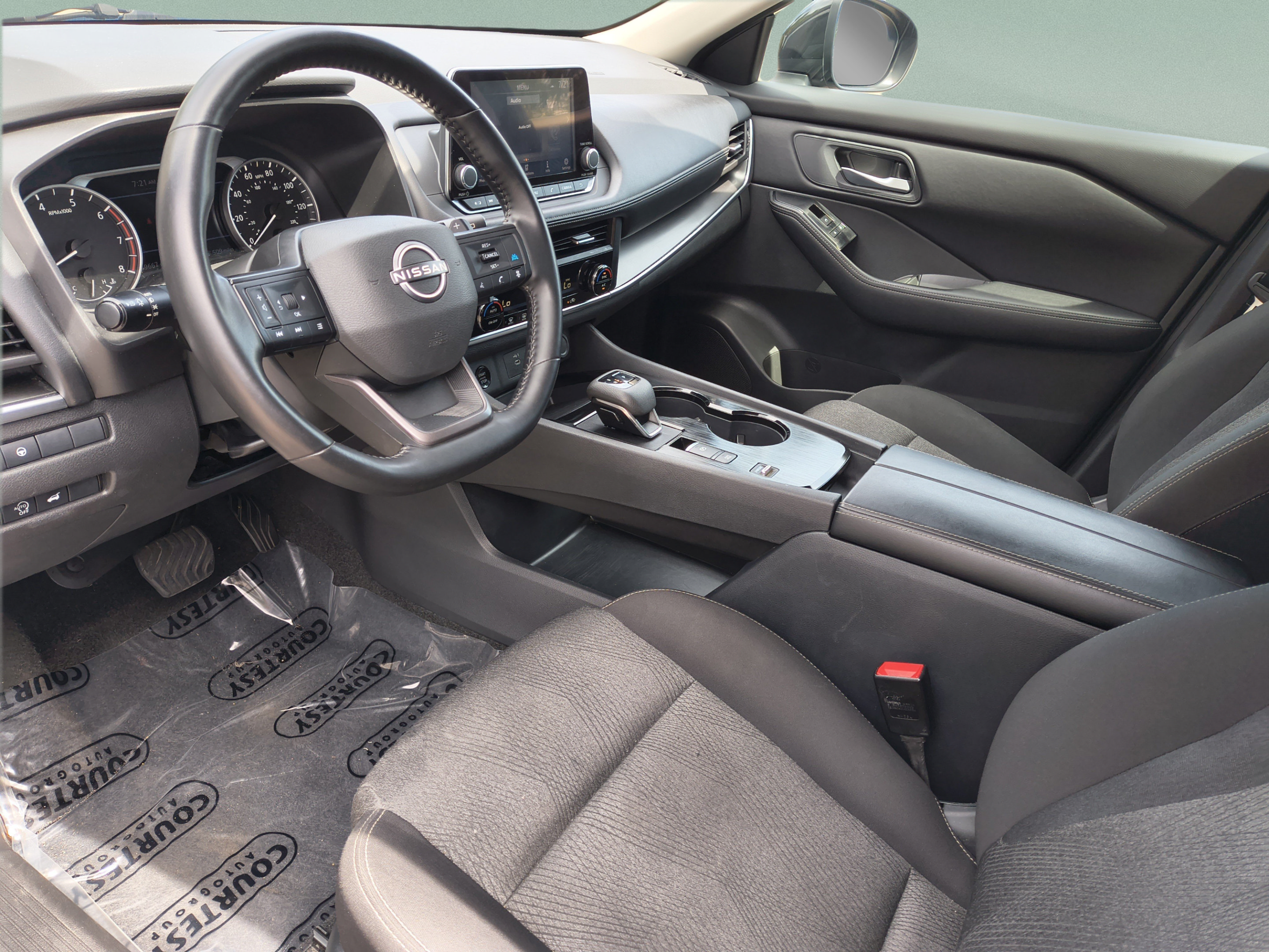 Certified 2025 Nissan Rogue SV FWD image 20