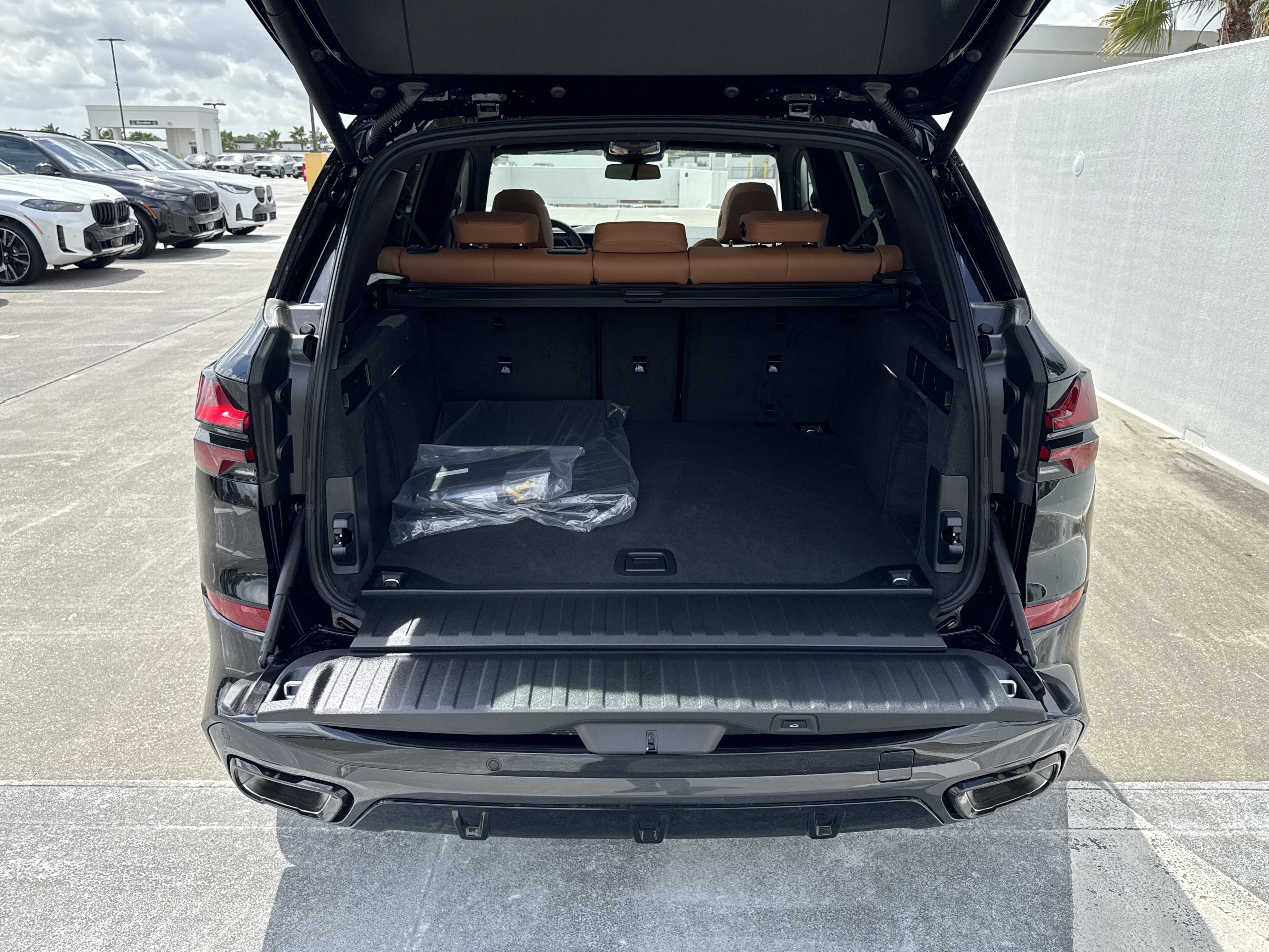 New 2026 BMW X5 xDrive40i w/ M Sport Package AWD/4WD image 12