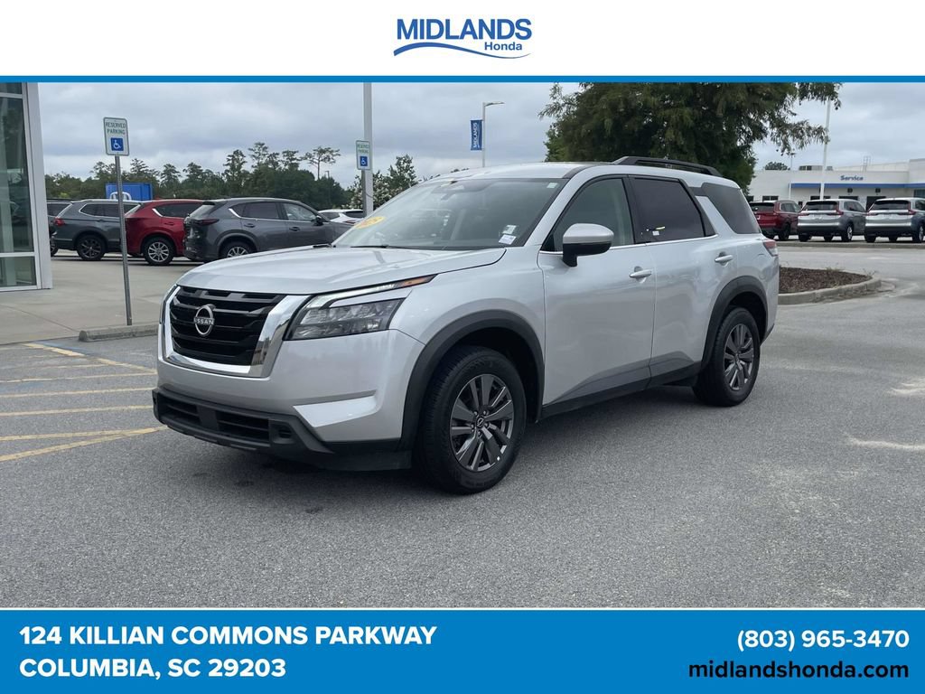 Used 2025 Nissan Pathfinder SV FWD image 3
