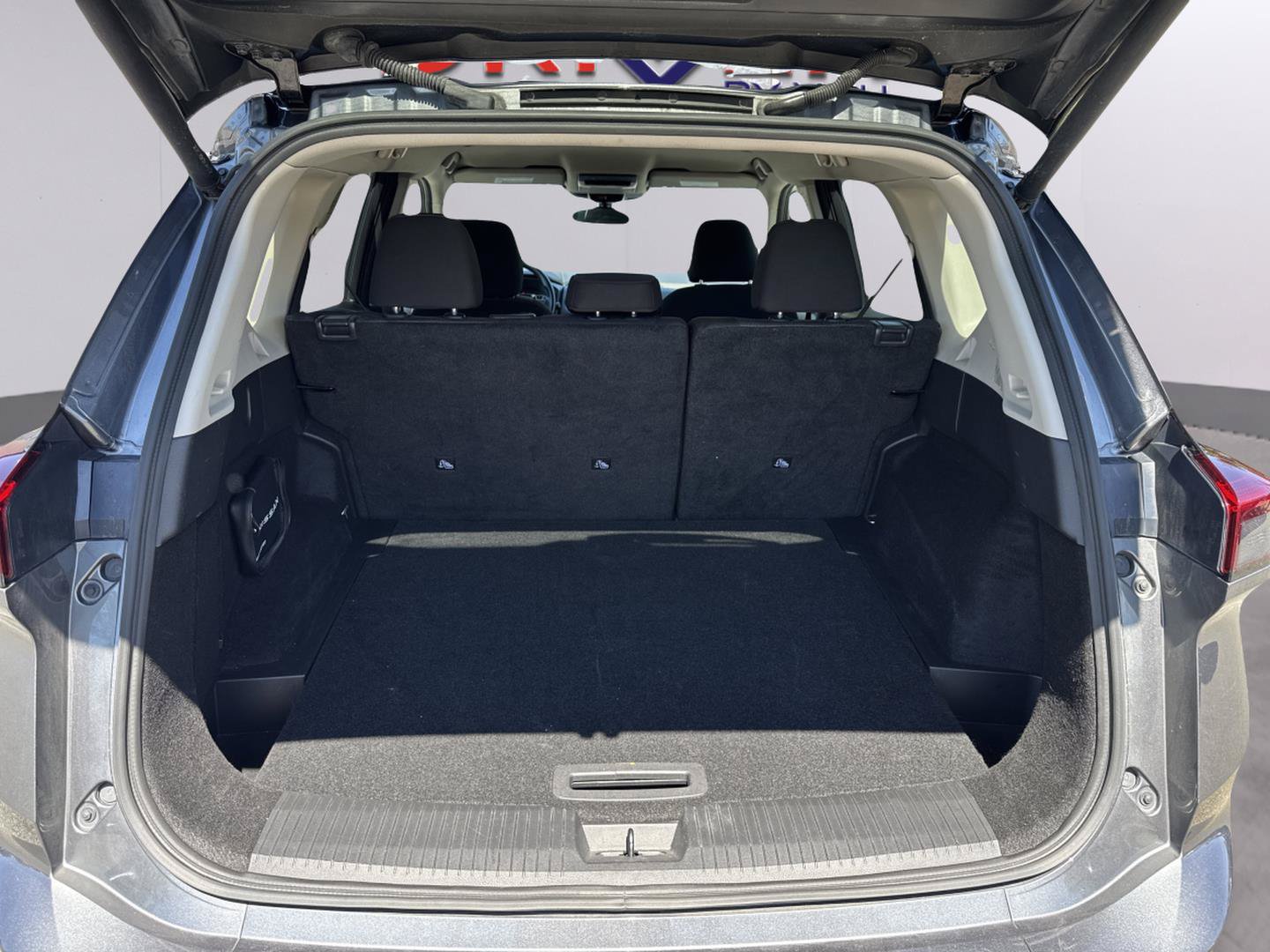 Used 2024 Nissan Rogue SV AWD/4WD image 32