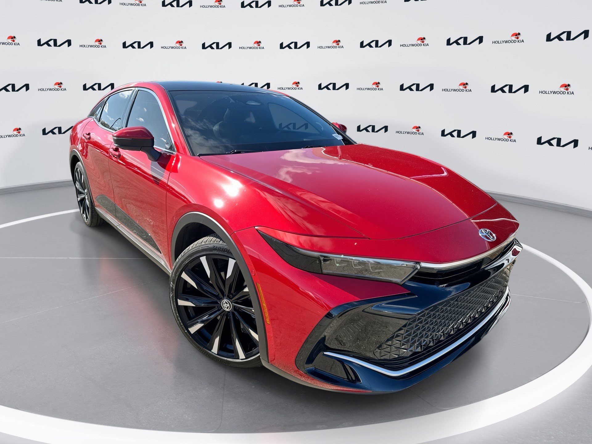 Used 2023 Toyota Crown Platinum image 1