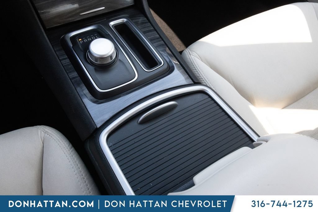 Used 2020 Chrysler 300 Touring w/ Driver Convenience Group RWD image 16