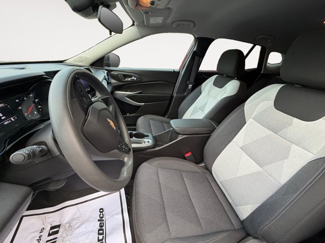 Used 2025 Chevrolet Trax LS w/ Driver Confidence Package FWD image 9