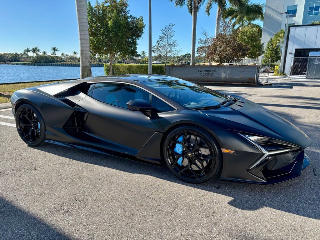 Used 2025 Lamborghini Revuelto image 4