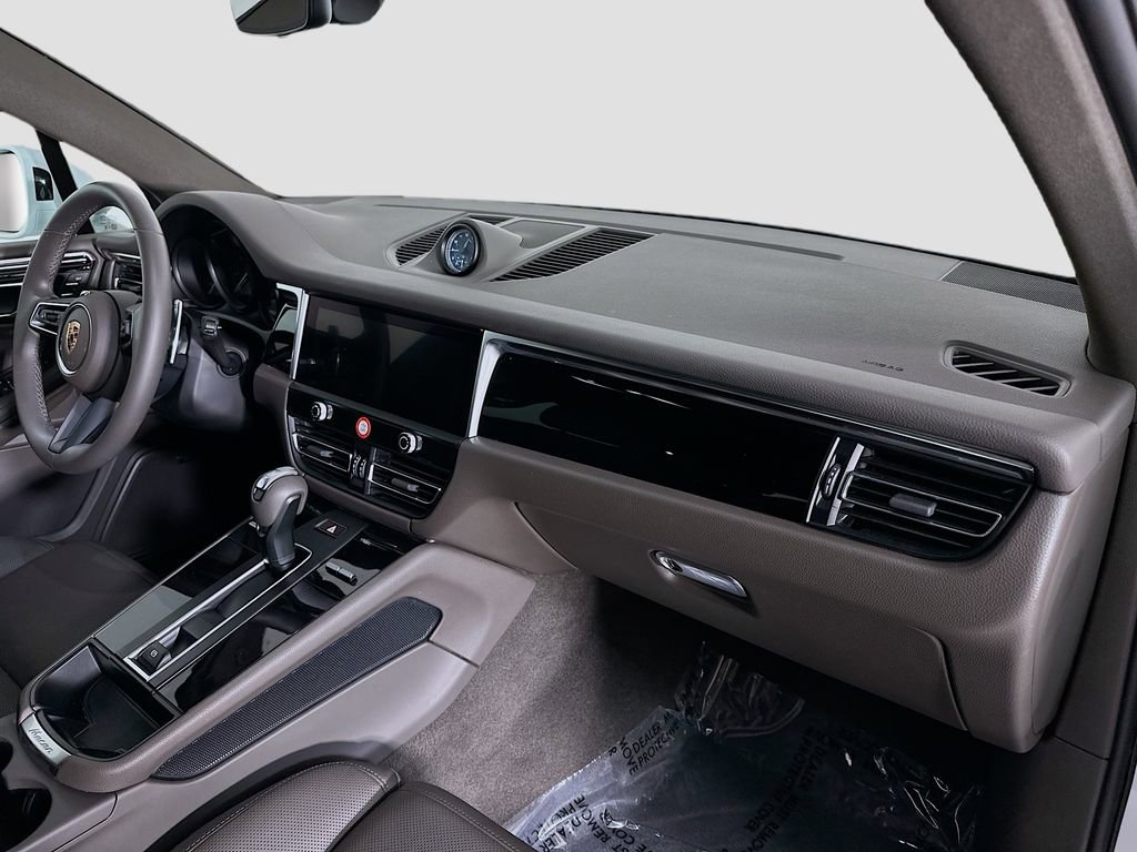 New 2025 Porsche Macan AWD/4WD image 31